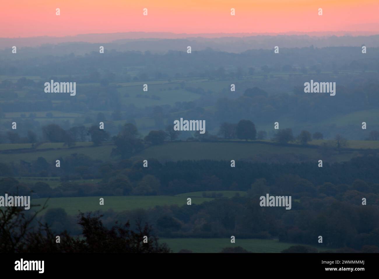 Sonnenaufgang, von den Weaver Hills über Staffordshire UK. Stockfoto