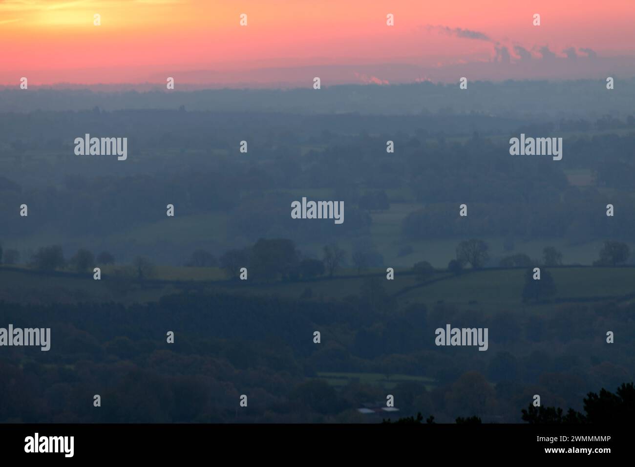 Sonnenaufgang, von den Weaver Hills über Staffordshire UK. Stockfoto