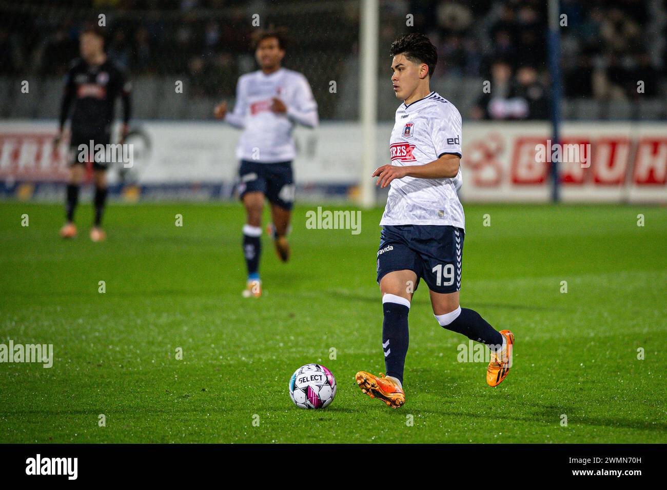 Aarhus, Dänemark. Februar 2024. Eric Kahl (19) von AGF, der während des 3F Superliga-Spiels zwischen Aarhus GF und FC Midtjylland im Ceres Park in Aarhus gesehen wurde. (Foto: Gonzales Foto - Morten Kjaer). Stockfoto