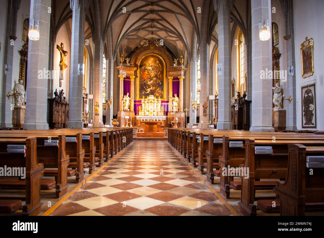 Im Inneren der Kirche St. Phillipus und Jakobus, Altotting, Bayern, Deutschland Stockfoto