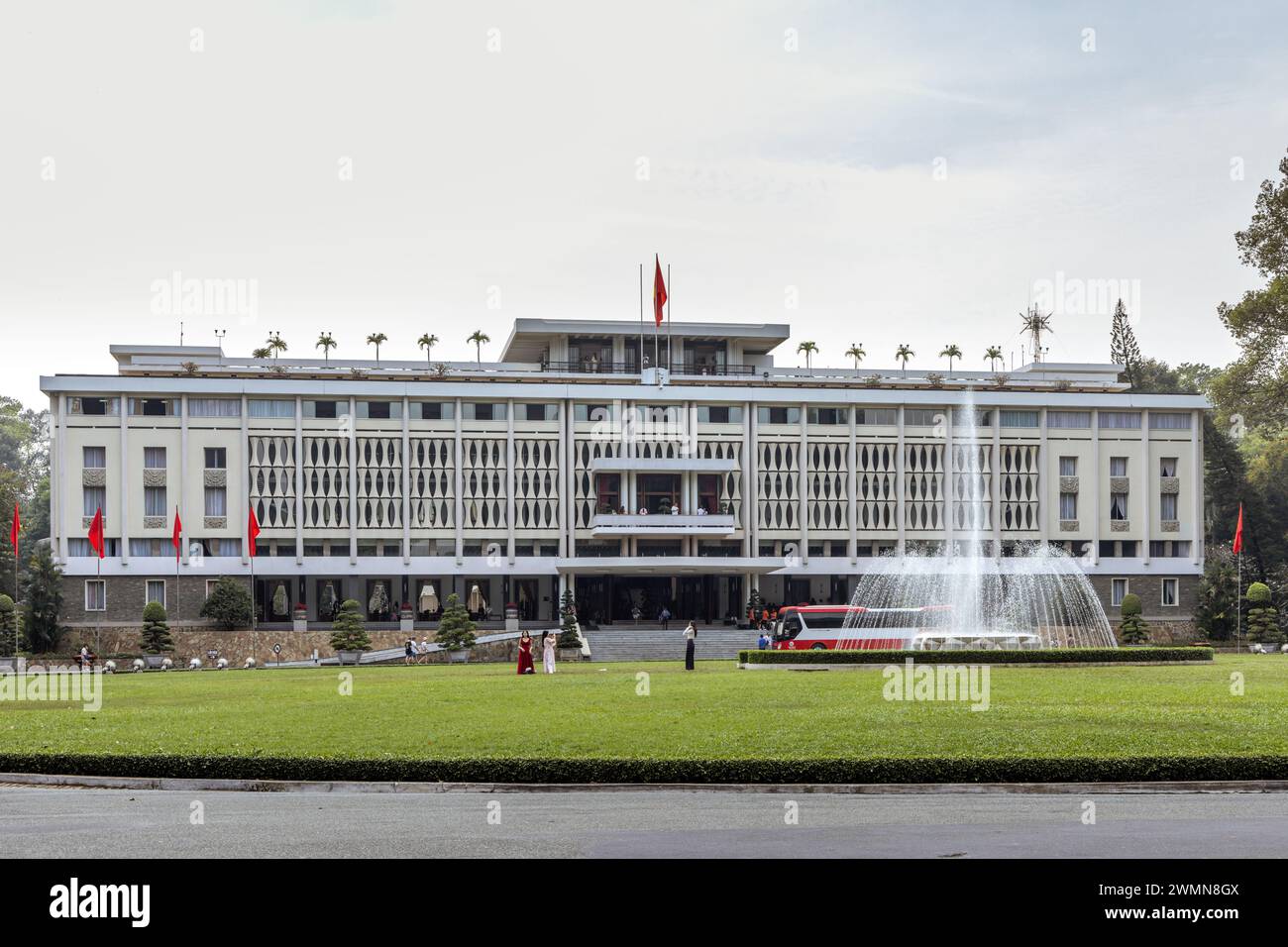 Der historische Unabhängigkeitspalast ist ein Wahrzeichen in Ho Chi Minh City, Vietnam. Stockfoto