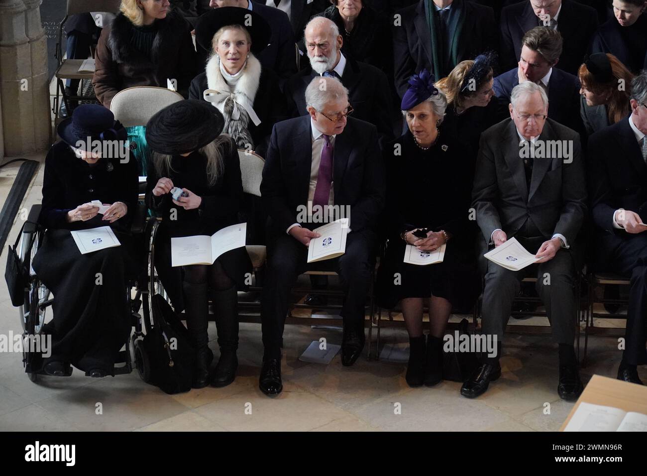(Von links nach rechts) Prinzessin Alexandra die ehrenwerte Lady Ogilvy, Marina Ogilvy, Prinz Andrew der Herzog von York, die Herzogin von Gloucester und der Herzog von Gloucester nehmen an einem Dankesgottesgottesgottesdienst für das Leben von König Konstantin von den Hellenen in der St. George's Chapel in Windsor Castle, Berkshire, Teil. Bilddatum: Dienstag, 27. Februar 2024. Stockfoto
