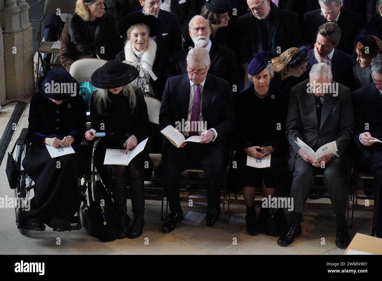 (Von links nach rechts) Prinzessin Alexandra die ehrenwerte Lady Ogilvy, Marina Ogilvy, Prinz Andrew der Herzog von York, die Herzogin von Gloucester und der Herzog von Gloucester nehmen an einem Dankesgottesgottesgottesdienst für das Leben von König Konstantin von den Hellenen in der St. George's Chapel in Windsor Castle, Berkshire, Teil. Bilddatum: Dienstag, 27. Februar 2024. Stockfoto