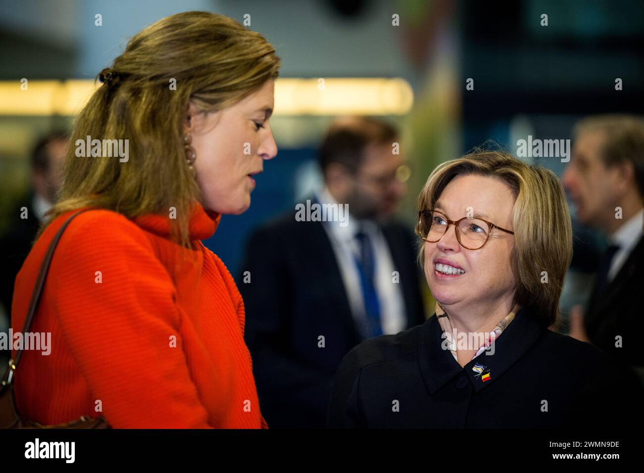 Den Haag, Niederlande. Februar 2024. Innenministerin Annelies Verlinden und die Exekutivdirektorin von Europol Catherine de Bolle wurden am Dienstag, den 27. Februar 2024, bei einem königlichen Besuch im Europol-Hauptquartier in den Haag, Niederlande, dargestellt. Europol ist die Europäische Polizeiagentur, die die Mitgliedstaaten der Europäischen Union bei der Verhütung und Bekämpfung aller Formen der schweren organisierten und internationalen Kriminalität, der Cyberkriminalität und des Terrorismus unterstützen soll. Quelle: Belga News Agency/Alamy Live News Stockfoto