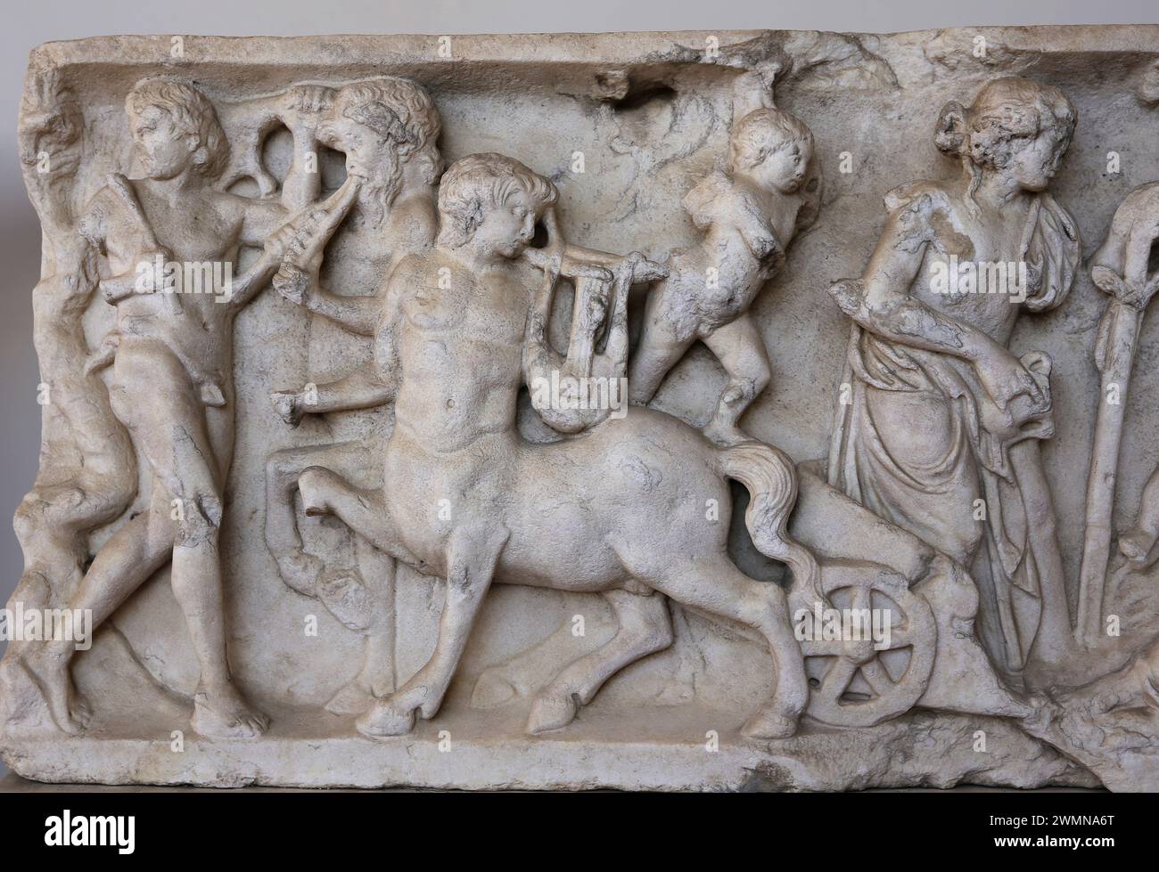 Sarkophag mit Darstellungen des betrunkenen Dionysos und Ariadne. Luni-Marmor. 160-180 N. CHR. Rom. Über Appia. Nationales Römisches Museum (Diokletianbäder Stockfoto