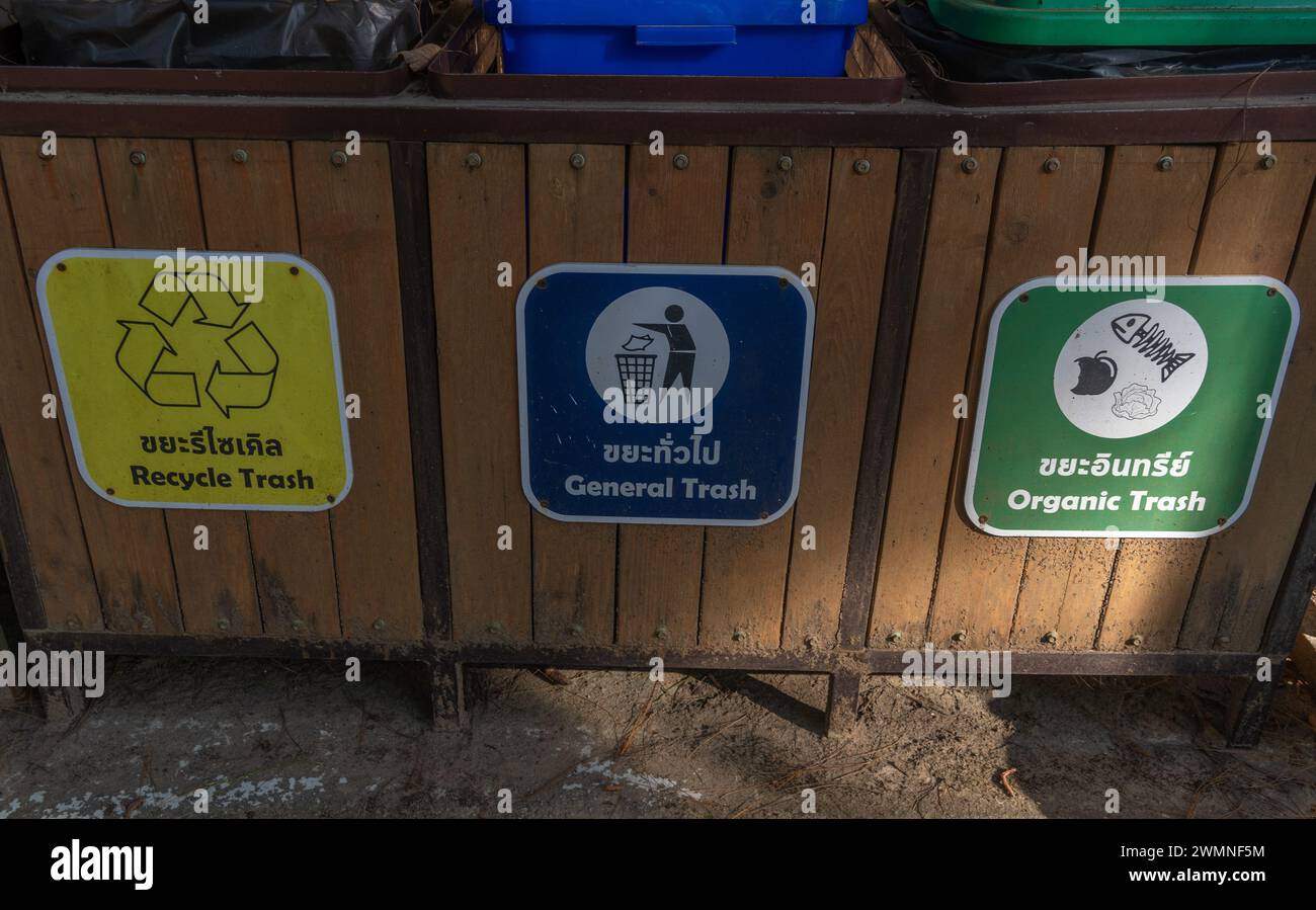 Abfallrecycling auf dem Campingplatz für Besucher des Doi Inthanon Nationalparks in der Provinz Chiang Mai, Thailand Stockfoto