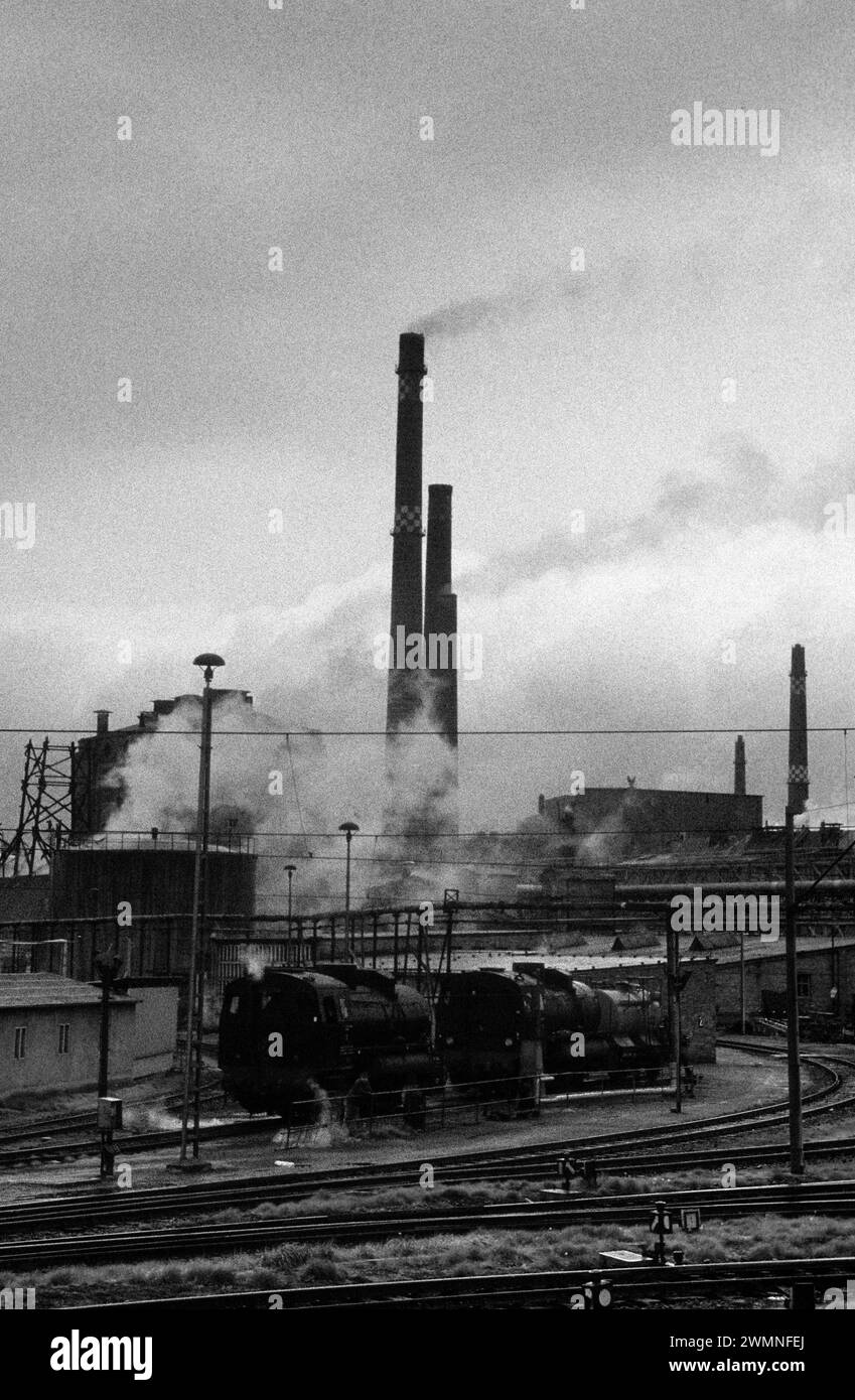 OSTDEUTSCHLAND 1991 CHEMISCHE INDUSTRIE LEUNA petrochimische alte Dampfeisenbahn Stockfoto