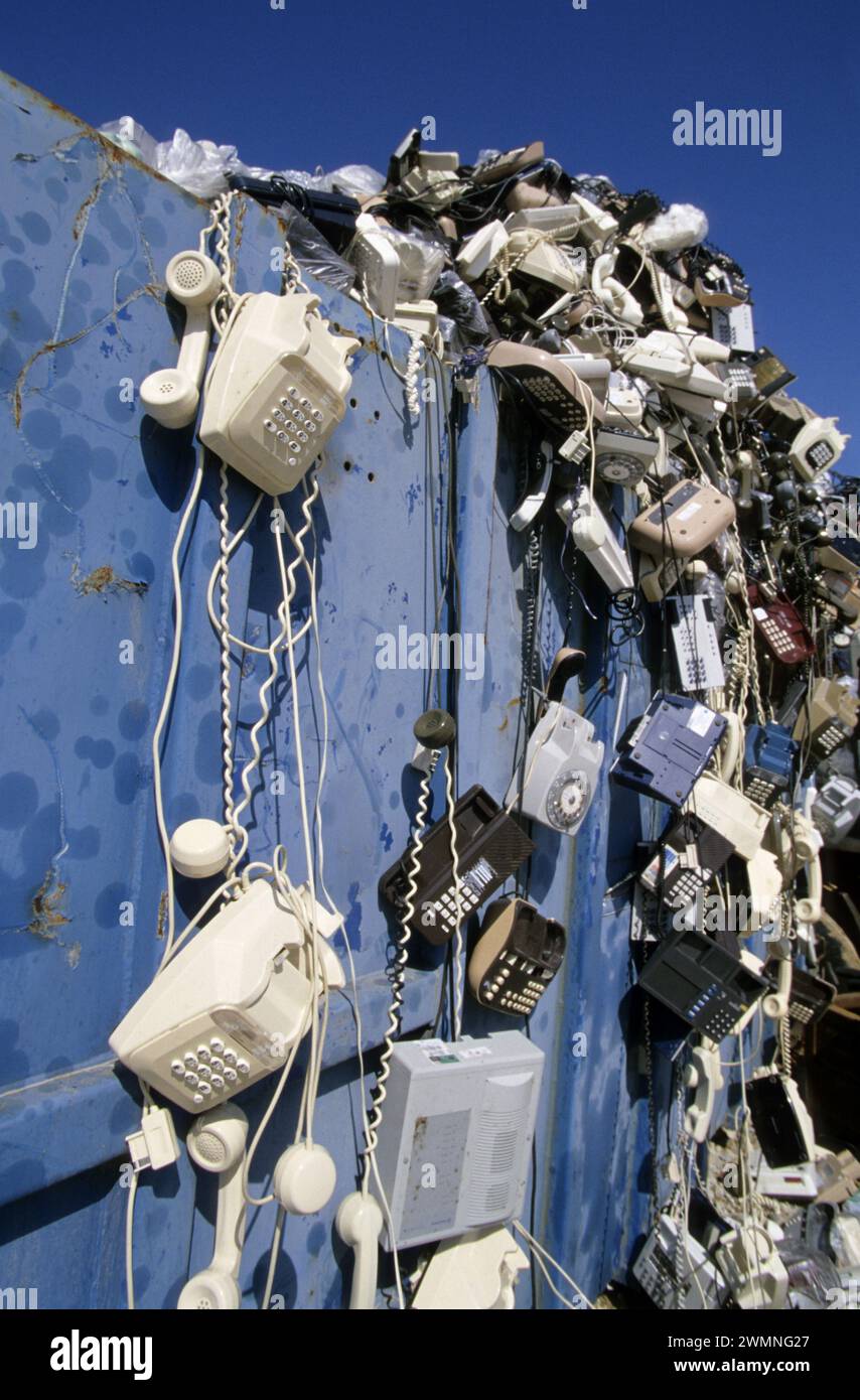 Nachhaltige Entwicklung Recycling von Elektronik Computern Chips Industriemüll entwertet vieux-Telefone Stockfoto