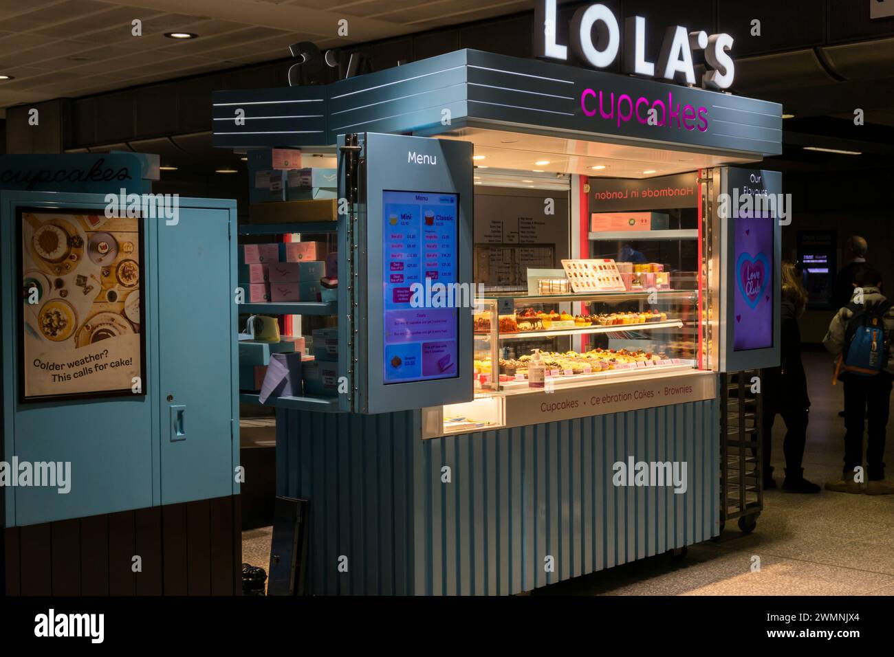 Lola's Cupcake Stand an der London Bridge U-Bahnstation. Stockfoto