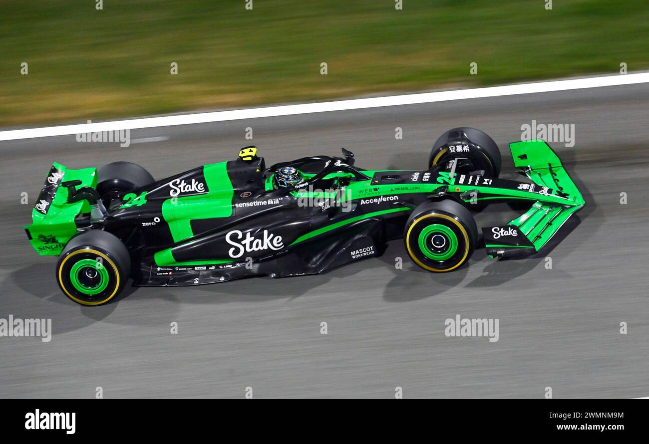 Sakhir, Bahrain. Februar 2024. BAHRAIN, Sakhir, 23. Februar: #24, Guanyu ZHOU, CHN, Stake SAUBER F1 Team während des dritten Tages der F1-Tests auf dem Bahrain International Circuit am 23. Februar 2024 in Bahrain, Formel-1-Vorsaison-Tests, Bild & Copyright Jerry ANDRE/ATP Images (ANDRE Jerry/ATP/SPP) Credit: SPP Sport Press Photo. /Alamy Live News Stockfoto