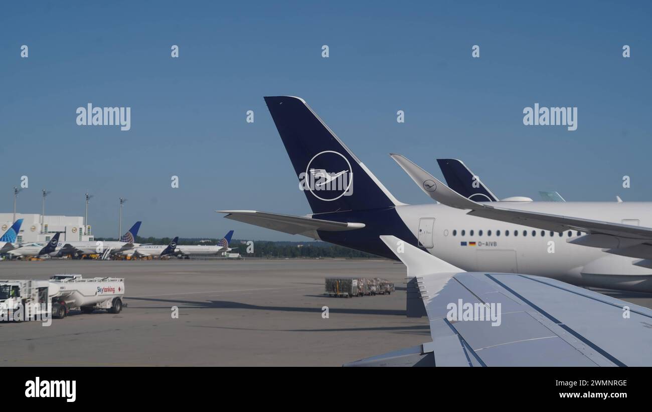 Rom Fiumicino, Italien, Europa - Airbus A 320 der Lufthansa mit dem Namen der Stadt Bocholt in Nordrhein Westfalen - Symbolbild für Fluggesellschaft, Airline, Passagierflugzeug, Flugreisen, Flugzeugflotte, Star Alliance, Miles & More, Frankfurt, München, Reiseziel, Vielfliegerprogramm. *** Rom Fiumicino, Italien, Europa Airbus A 320 der Lufthansa mit dem Namen der Stadt Bocholt in Nordrhein-Westfalen symbolisches Bild für Fluggesellschaft, Fluggesellschaft, Passagierflugzeug, Flugreisen, Flugzeugflotte, Star Alliance, Miles More, Frankfurt, München, Reiseziel, Vielfliegerprogramm Copyright: xJoeranxSteinsi Stockfoto