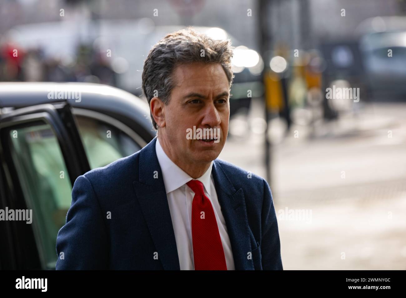 London, Großbritannien. Februar 2023. Ed Miliband, Shadow Secretary for Climate Change, Outside portcullis House London UK Credit: Ian Davidson/Alamy Live News Stockfoto