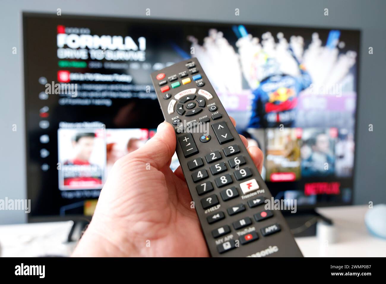 TV-Fernbedienung, Panasonic TV, Streaming TV, Home Entertainment. - 27. Februar 2024 Foto von Andrew Higgins/Thousand Word Media Ltd © Thousand W Stockfoto