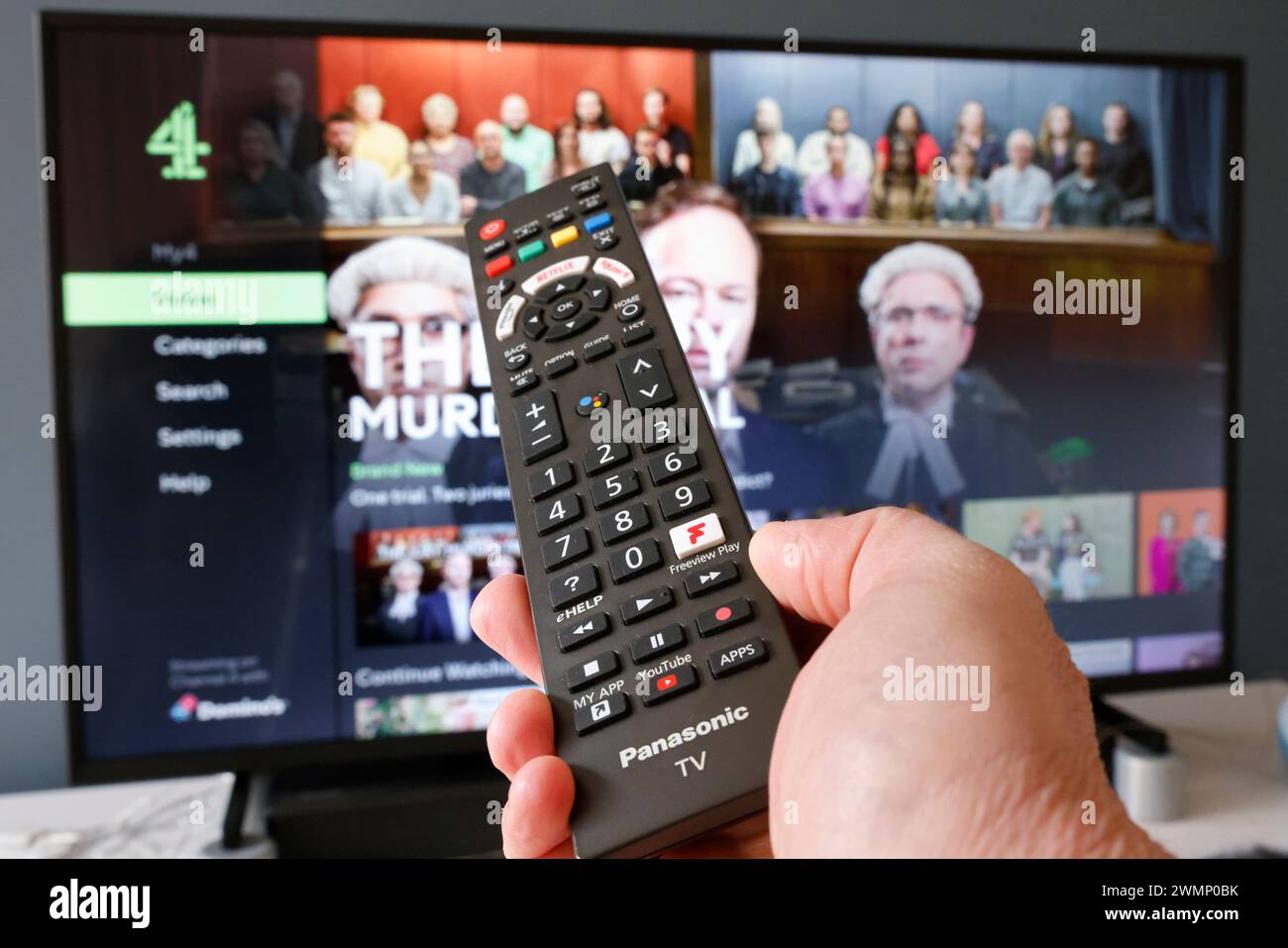 TV-Fernbedienung, Panasonic TV, Streaming TV, Home Entertainment. - 27. Februar 2024 Foto von Andrew Higgins/Thousand Word Media Ltd © Thousand W Stockfoto