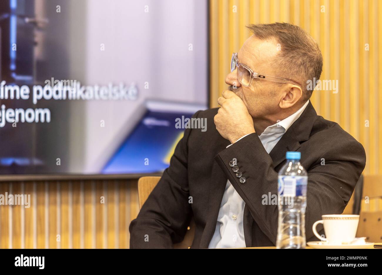 Usti Nad Labem, Tschechische Republik. Februar 2024. Frantisek Zykan CEO bei Area Four Industries Czech s.r.o. wurde am 27. Februar 2024 EY Entrepreneur of the Year 2023 der Region Usti nad Labem in Usti nad Labem, Tschechische Republik. Der ehemalige DJ aus Roudnice Frantisek Zykan baut Bühnen für Metallica oder Springsteen. Quelle: Vojtech Hajek/CTK Photo/Alamy Live News Stockfoto