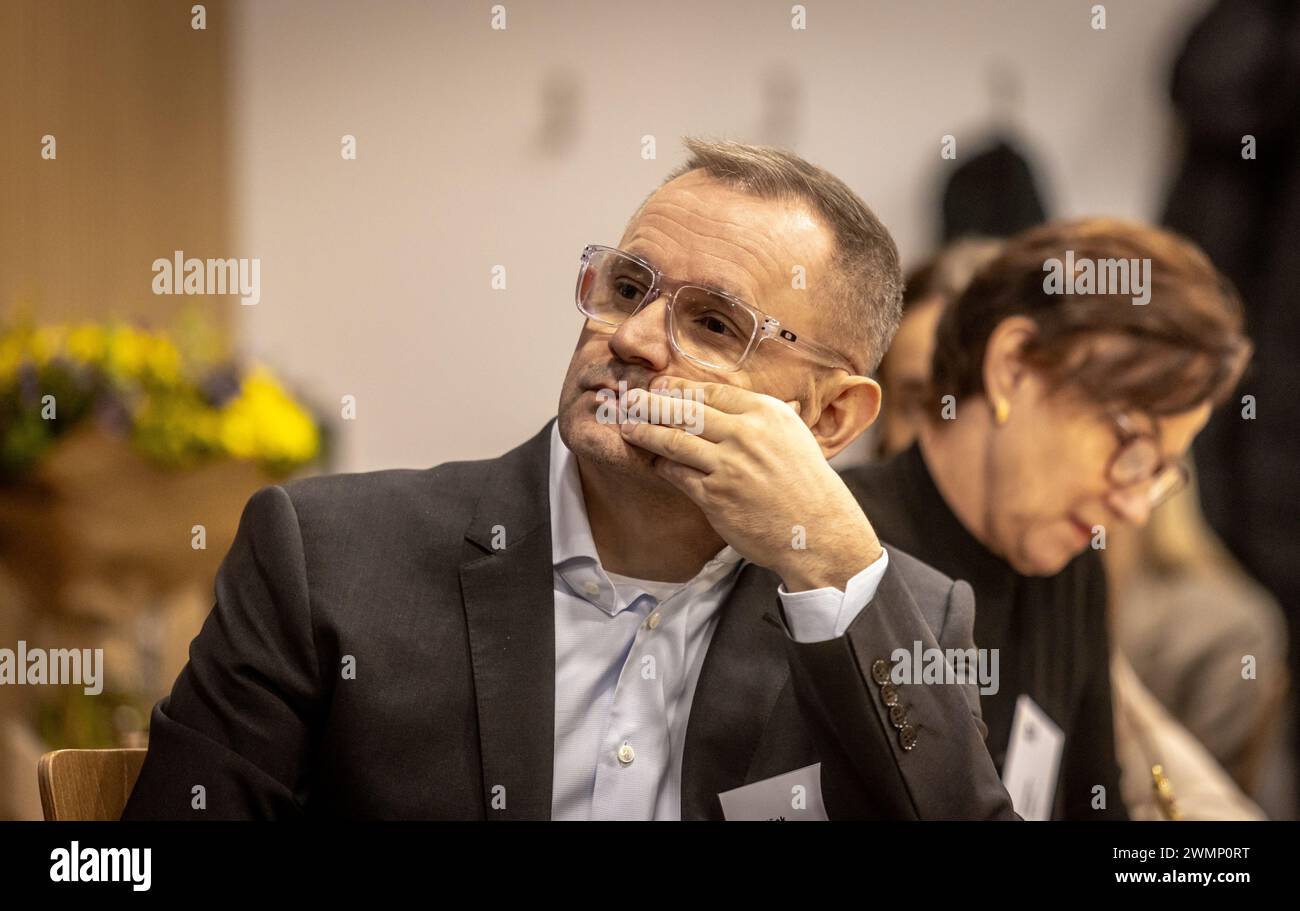 Usti Nad Labem, Tschechische Republik. Februar 2024. Frantisek Zykan CEO bei Area Four Industries Czech s.r.o. wurde am 27. Februar 2024 EY Entrepreneur of the Year 2023 der Region Usti nad Labem in Usti nad Labem, Tschechische Republik. Der ehemalige DJ aus Roudnice Frantisek Zykan baut Bühnen für Metallica oder Springsteen. Quelle: Vojtech Hajek/CTK Photo/Alamy Live News Stockfoto