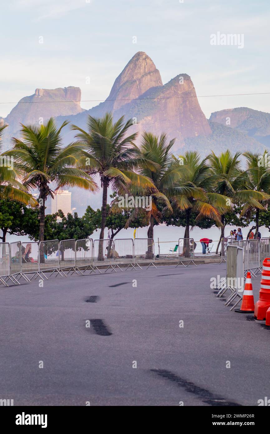 Strand von ipanema in Rio de Janeiro, Brasilien - 25. Juni 2023: Blick auf den Strand von ipanema in Rio de Janeiro. Stockfoto