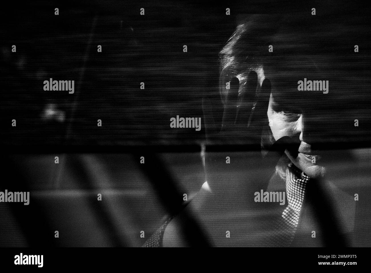 Den Haag, Niederlande. Februar 2024. Königin Mathilde von Belgien reist zu einem königlichen Besuch im Europol-Hauptquartier in den Haag, Niederlande, Dienstag, den 27. Februar 2024. Europol ist die Europäische Polizeiagentur, die die Mitgliedstaaten der Europäischen Union bei der Verhütung und Bekämpfung aller Formen der schweren organisierten und internationalen Kriminalität, der Cyberkriminalität und des Terrorismus unterstützen soll. Bei diesem Besuch werden die Arbeit der Agentur und ihre Arbeitsweise erläutert, bevor ein Treffen mit Belgiern stattfindet, die dort arbeiten. BELGA FOTO JASPER JACOBS Credit: Belga News Agency/Alamy Live News Stockfoto