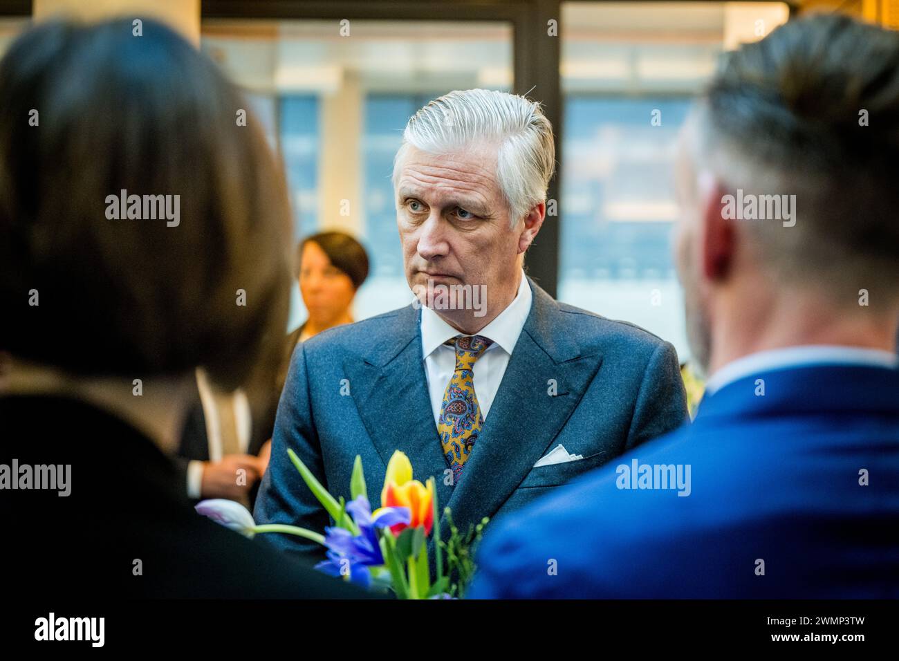 Den Haag, Niederlande. Februar 2024. König Philippe - Filip von Belgien, Bild bei einem königlichen Besuch im Europol-Hauptquartier in den Haag, Niederlande, Dienstag, den 27. Februar 2024. Europol ist die Europäische Polizeiagentur, die die Mitgliedstaaten der Europäischen Union bei der Verhütung und Bekämpfung aller Formen der schweren organisierten und internationalen Kriminalität, der Cyberkriminalität und des Terrorismus unterstützen soll. Bei diesem Besuch werden die Arbeit der Agentur und ihre Arbeitsweise erläutert, bevor ein Treffen mit Belgiern stattfindet, die dort arbeiten. BELGA FOTO JASPER JACOBS Credit: Belga News Agency/Alamy Live News Stockfoto