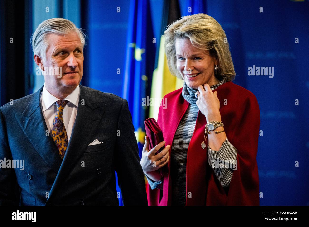 Den Haag, Niederlande. Februar 2024. König Philippe – Filip von Belgien und Königin Mathilde von Belgien, Bild bei einem königlichen Besuch im Europol-Hauptquartier in den Haag, Niederlande, Dienstag, den 27. Februar 2024. Europol ist die Europäische Polizeiagentur, die die Mitgliedstaaten der Europäischen Union bei der Verhütung und Bekämpfung aller Formen der schweren organisierten und internationalen Kriminalität, der Cyberkriminalität und des Terrorismus unterstützen soll. Bei diesem Besuch werden die Arbeit der Agentur und ihre Arbeitsweise erläutert, bevor ein Treffen mit Belgiern stattfindet, die dort arbeiten. BELGA FOTO JASPER JACOBS Credit: Belga News Agency/Alamy Live News Stockfoto