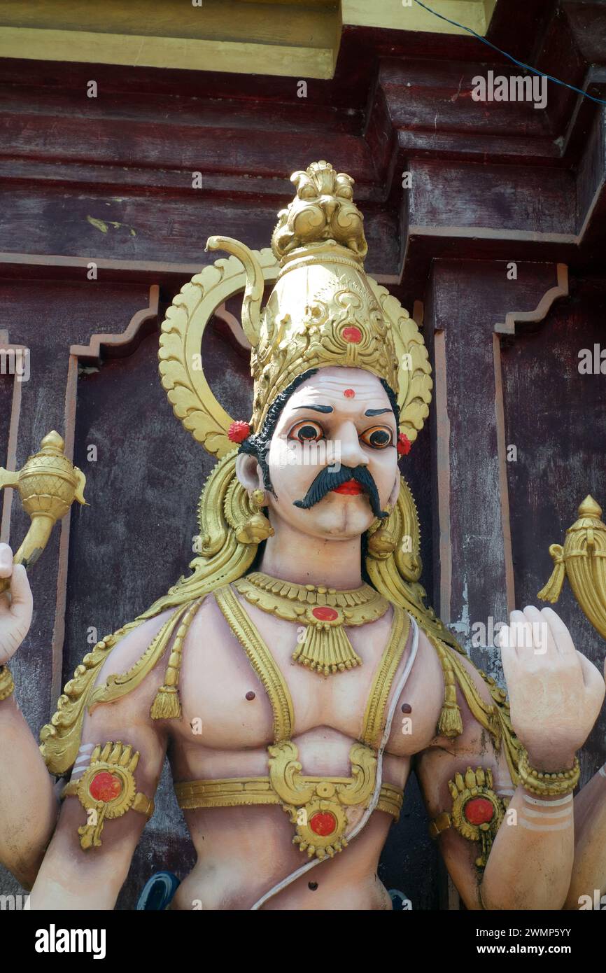Polychrome Statue im Sri Kaileswaram Hindu-Tempel in Colombo, Sri Lanka Stockfoto