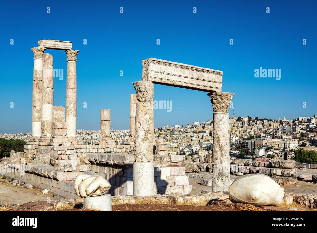 Alte Ruinen des Herkules-Tempels in der Zitadelle von Amman, Jordanien Stockfoto