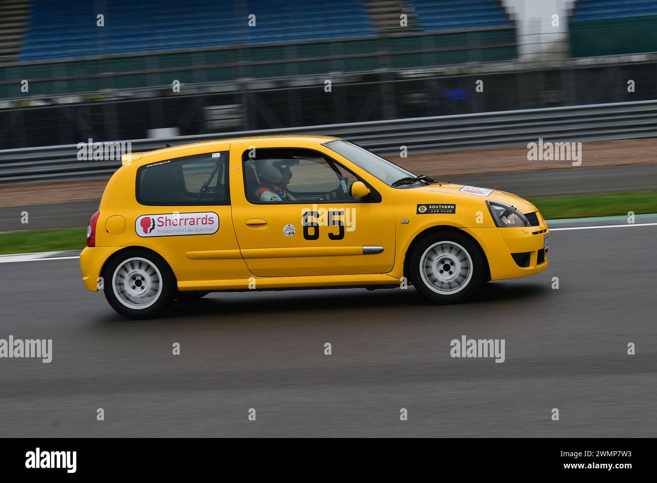 Harry Sherrard, Renault Clio Cup 172, der erstmals 1952 in der Pomeroy Trophy ausgetragen wurde, sind Autos aller Epochen und Typen, es ist der Vintage Sports Car Club, V Stockfoto