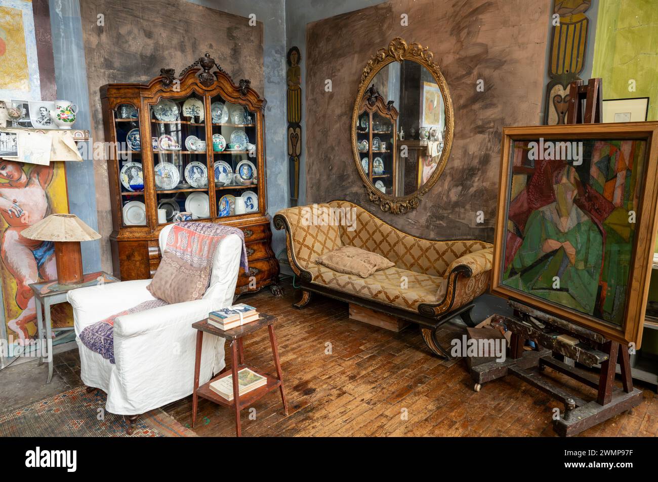 Wohnzimmer in Charleston, East Sussex, England Stockfoto