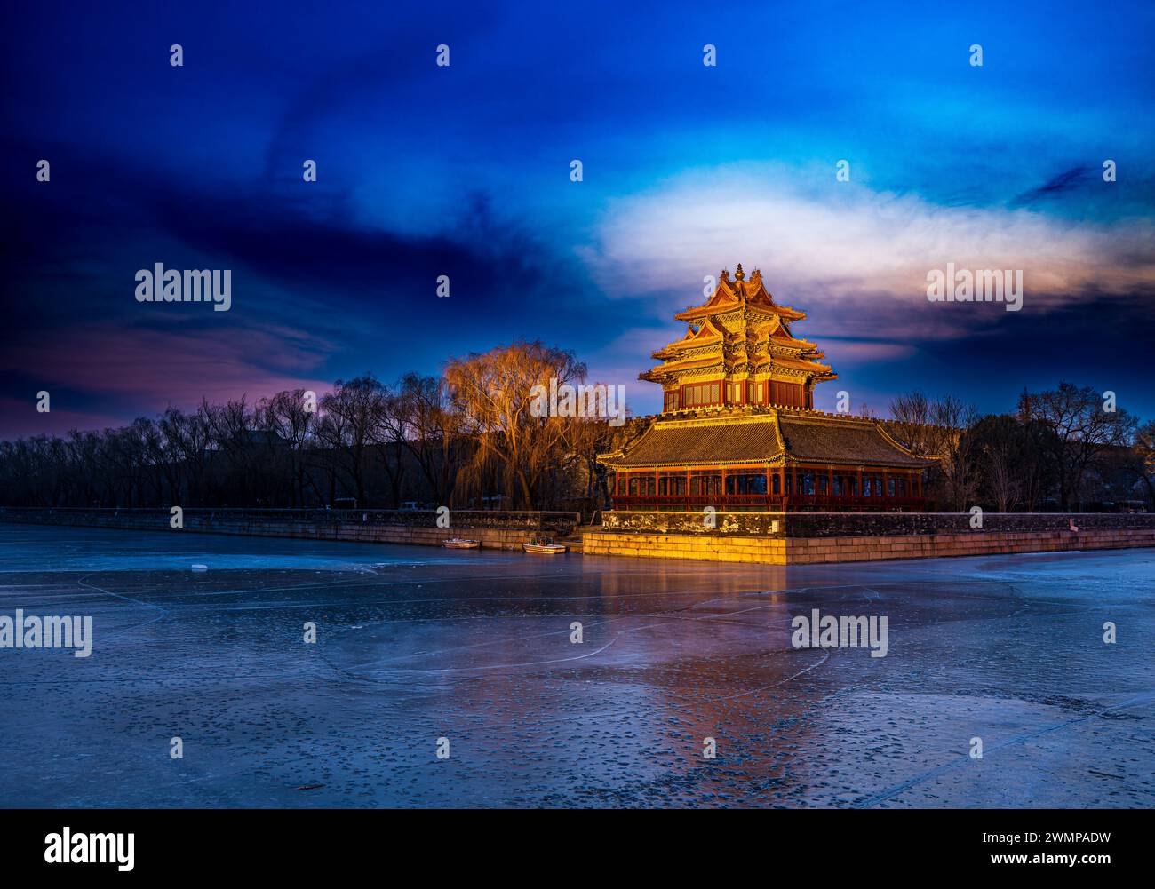 Malerischer Blick auf die isolierte Struktur in einer weiten Landschaft in Peking, China Stockfoto