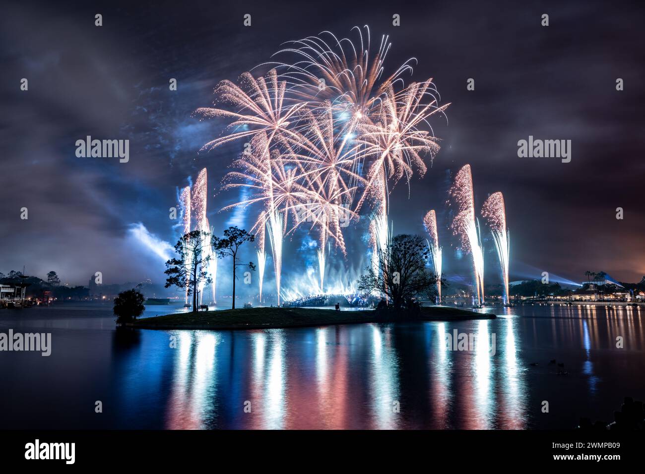 Blick auf das neue leuchtende Feuerwerk in EPCOT Stockfoto