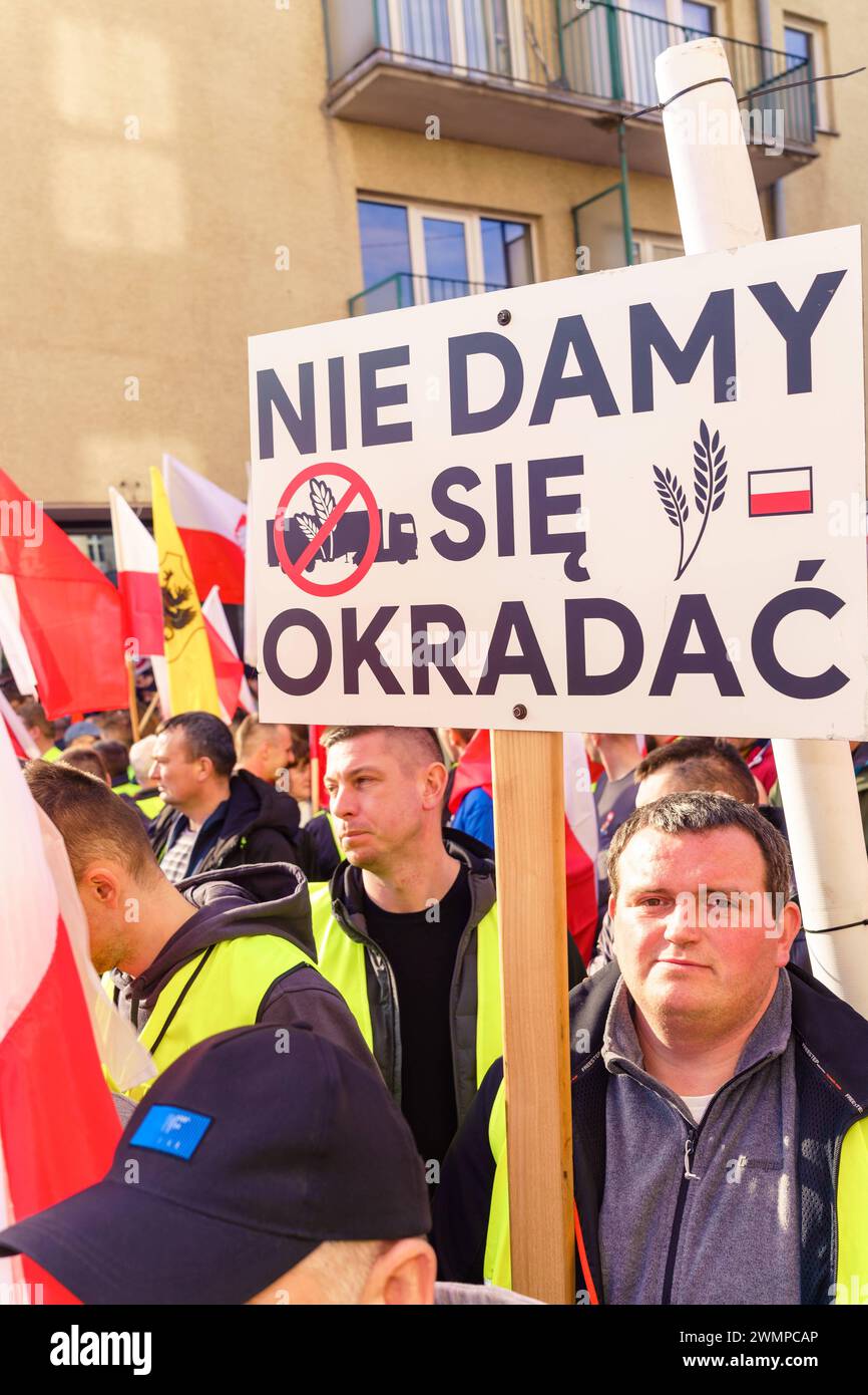 Wir werden nicht ausgeraubt werden. Protest polnischer Bauern gegen den Green Deal. Warschau Polen Copyright: XMikolajxJaneczekx Stockfoto