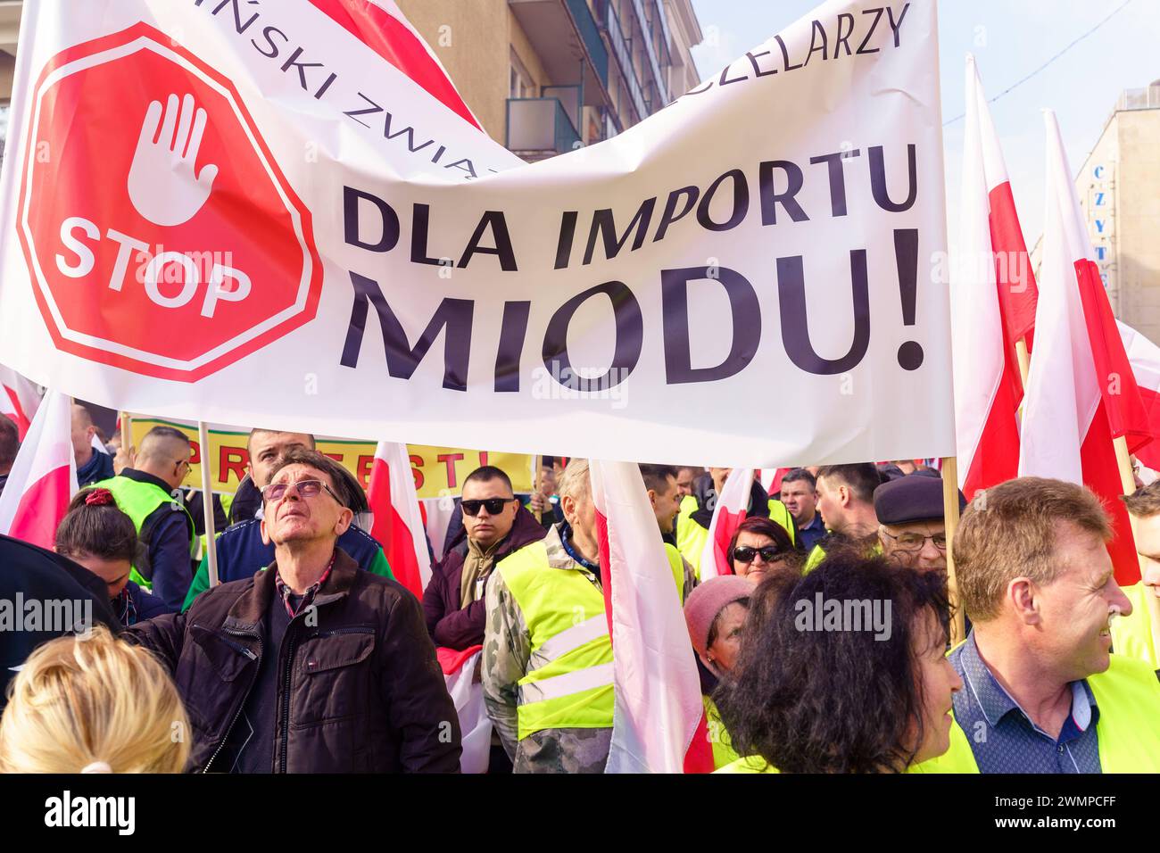 Stopp des Honigimports. Protest polnischer Bauern gegen den Green Deal. Warschau Polen Copyright: XMikolajxJaneczekx Stockfoto