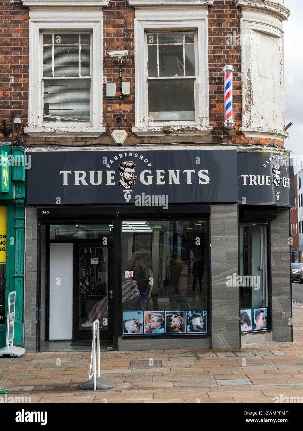 True Gents Friseur, High Street, Lincoln City, Lincolnshire, England, UK Stockfoto