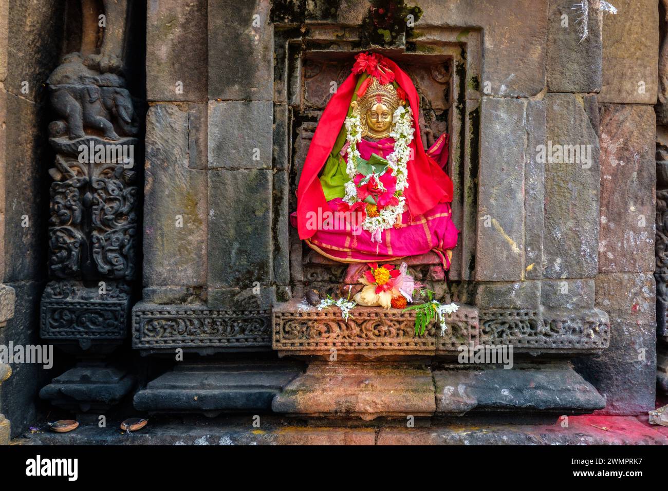 Statue eines hinduistischen Gottes in einem hinduistischen Tempel in Bhubaneswar im indischen Bundesstaat Orissa/Odisha Stockfoto