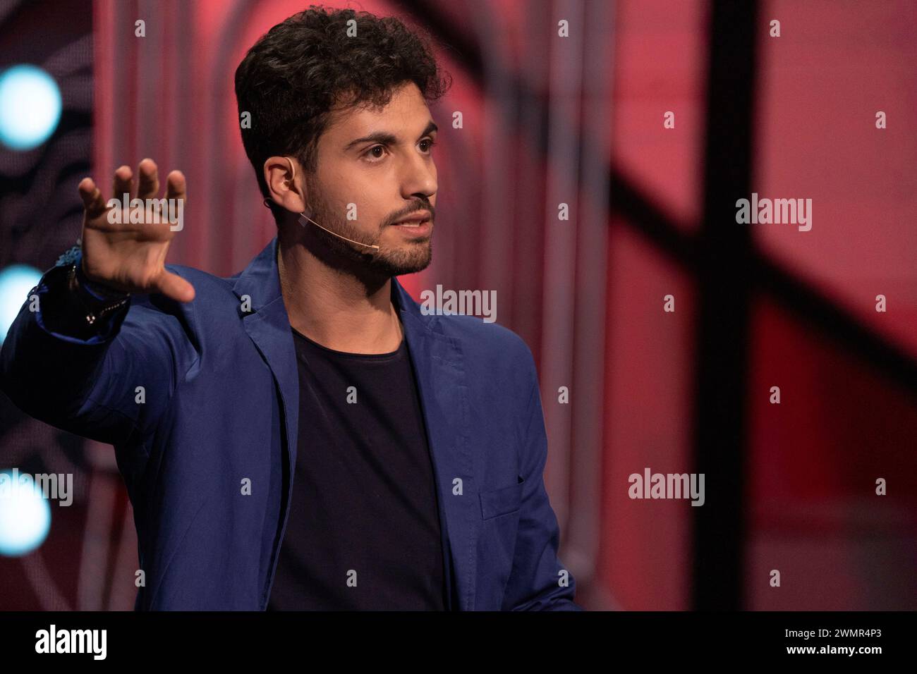 Neapel, Italien. Februar 2024. Vincenzo Comunale hat in der berühmten Comedy-Show „Mad in Italy“ im RAI-Auditorium von Neapel gesprochen. (Foto: Francesco Cigliano/SOPA Images/SIPA USA) Credit: SIPA USA/Alamy Live News Stockfoto