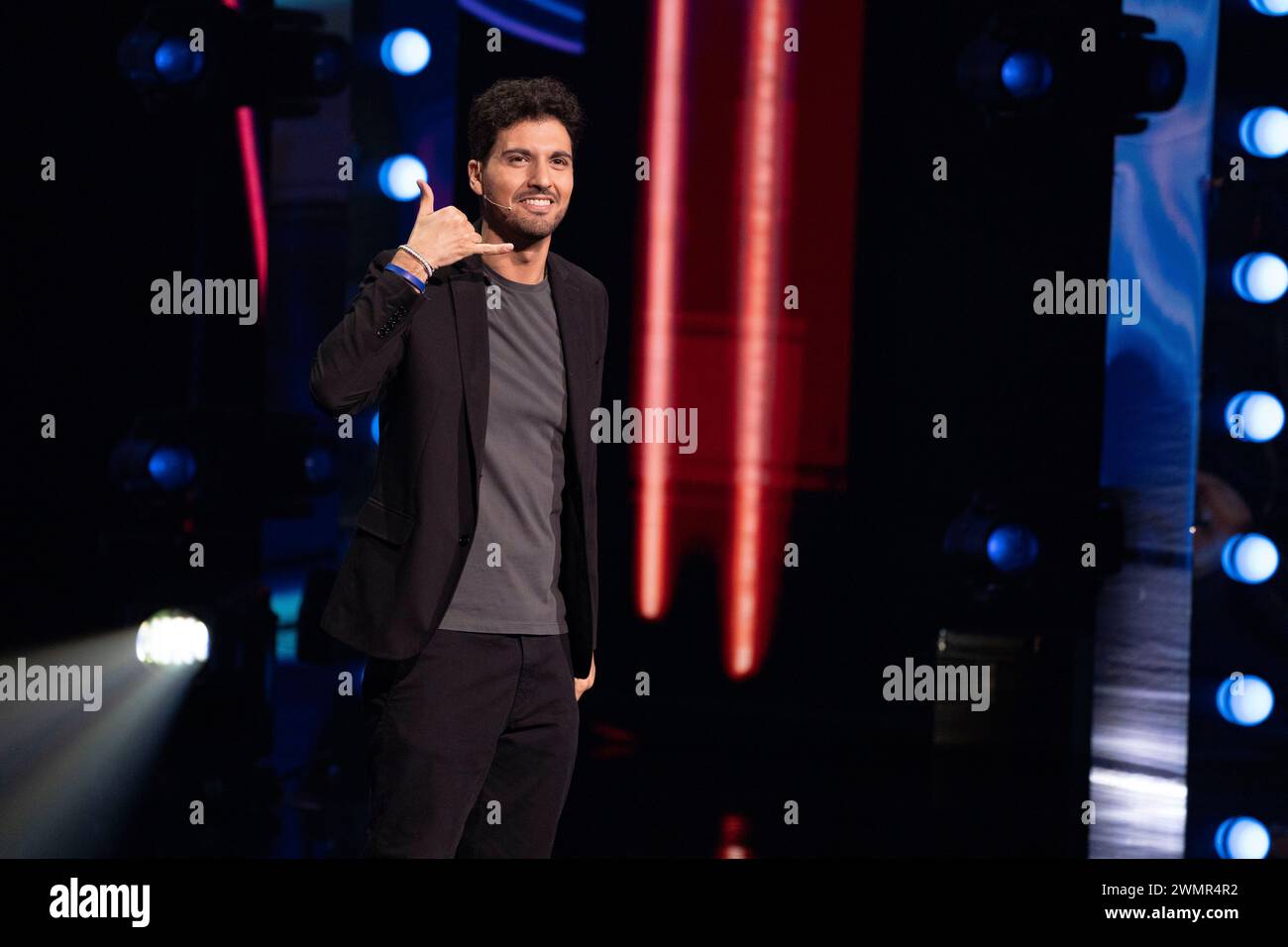 Neapel, Italien. Februar 2024. Vincenzo Comunale hat in der berühmten Comedy-Show „Mad in Italy“ im RAI-Auditorium von Neapel gesprochen. (Foto: Francesco Cigliano/SOPA Images/SIPA USA) Credit: SIPA USA/Alamy Live News Stockfoto