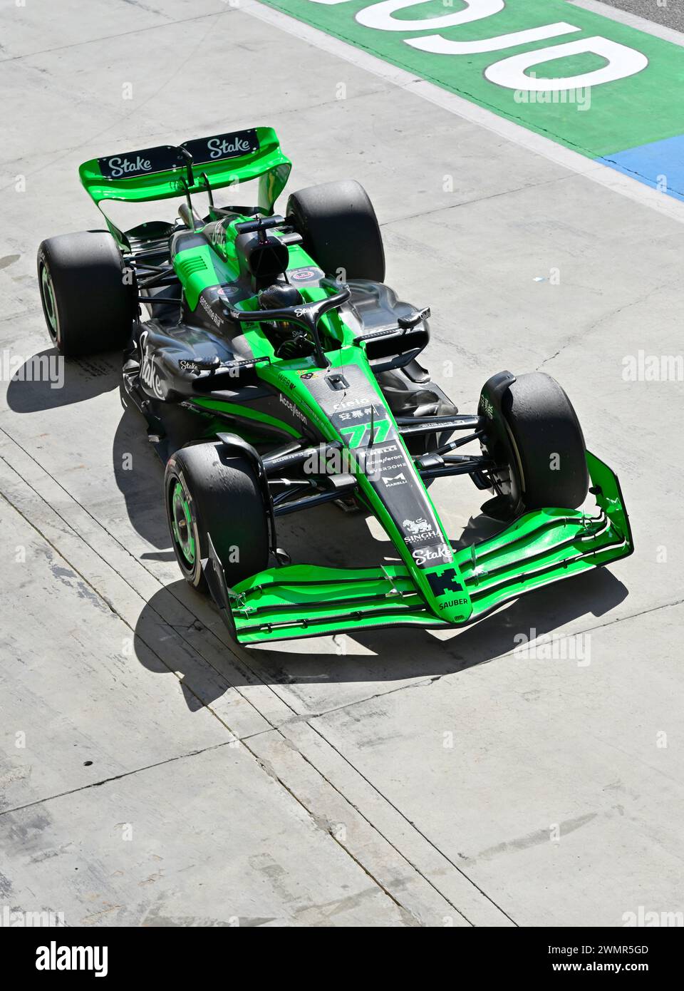 Sakhir, Bahrain. Februar 2024. BAHRAIN, Sakhir, 22. Februar: #77, Valtteri BOTTAS, FIN, Stake SAUBER F1 Team am zweiten Tag der F1-Tests auf dem Bahrain International Circuit am 22. Februar 2024 in Bahrain, Formel 1-Vorsaison-Tests, Bild & Copyright Jerry ANDRE/ATP Images (ANDRE Jerry/ATP/SPP) Credit: SPP Sport Press Photo. /Alamy Live News Stockfoto