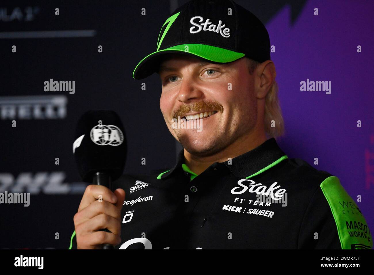 Sakhir, Bahrain. Februar 2024. BAHRAIN, Sakhir, 22. Februar: #77, Valtteri BOTTAS, FIN, Stake SAUBER F1 Team am zweiten Tag der F1-Tests auf dem Bahrain International Circuit am 22. Februar 2024 in Bahrain, Formel 1-Vorsaison-Tests, Bild & Copyright Jerry ANDRE/ATP Images (ANDRE Jerry/ATP/SPP) Credit: SPP Sport Press Photo. /Alamy Live News Stockfoto