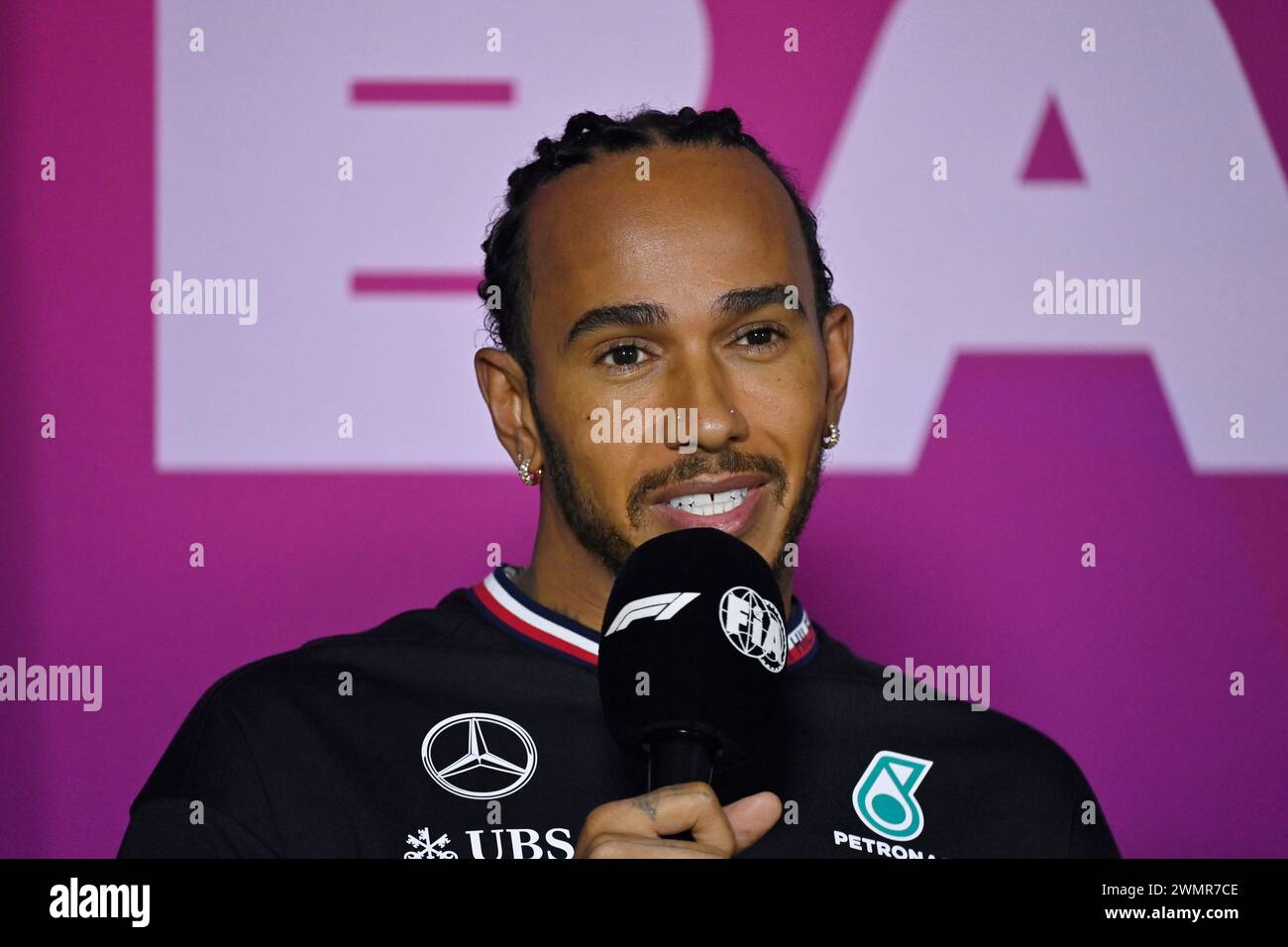 Sakhir, Bahrain. Februar 2024. BAHRAIN, Sakhir, 22. Februar: #44, Lewis HAMILTON, GBR, Mercedes AMG F1 Team am zweiten Tag der F1-Tests auf dem Bahrain International Circuit am 22. Februar 2024 in Bahrain, Formel 1-Vorsaison-Tests, Bild & Copyright Jerry ANDRE/ATP Images (ANDRE Jerry/ATP/SPP) Credit: SPP Sport Press Photo. /Alamy Live News Stockfoto