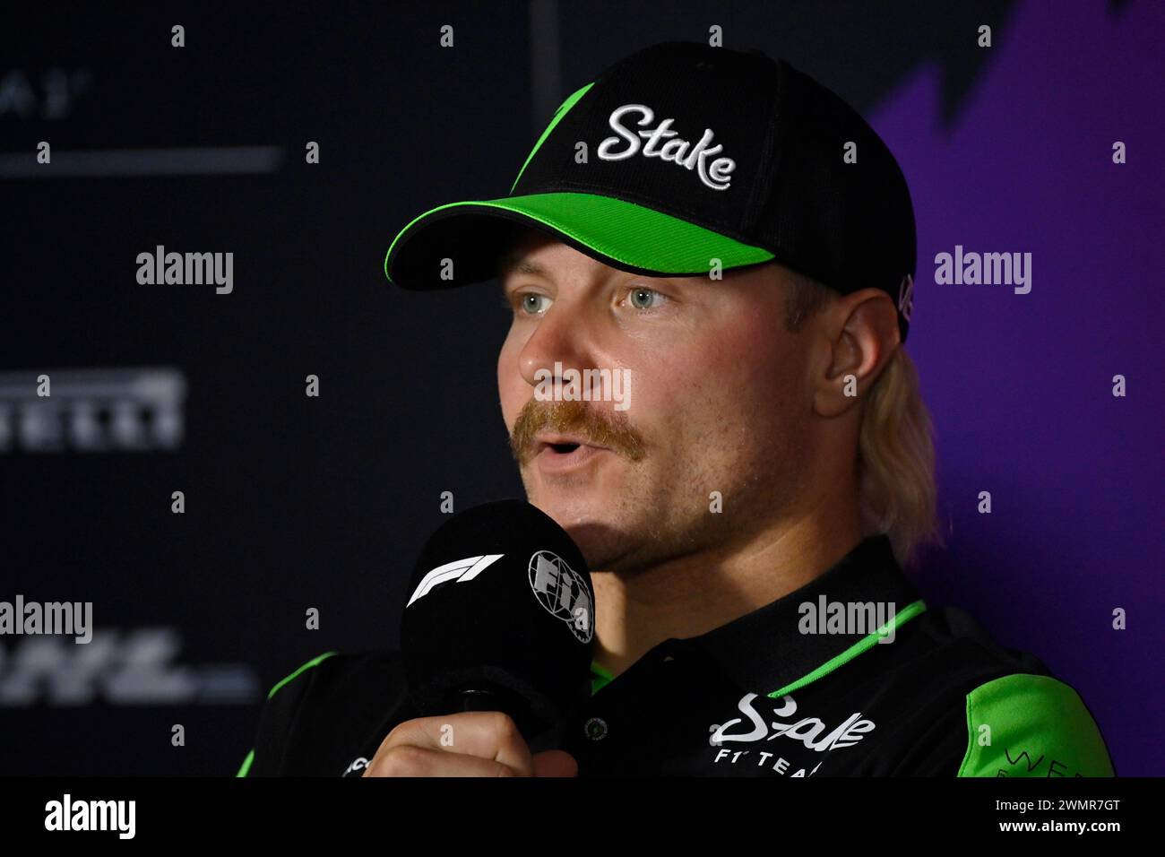 Sakhir, Bahrain. Februar 2024. BAHRAIN, Sakhir, 22. Februar: #77, Valtteri BOTTAS, FIN, Stake SAUBER F1 Team am zweiten Tag der F1-Tests auf dem Bahrain International Circuit am 22. Februar 2024 in Bahrain, Formel 1-Vorsaison-Tests, Bild & Copyright Jerry ANDRE/ATP Images (ANDRE Jerry/ATP/SPP) Credit: SPP Sport Press Photo. /Alamy Live News Stockfoto