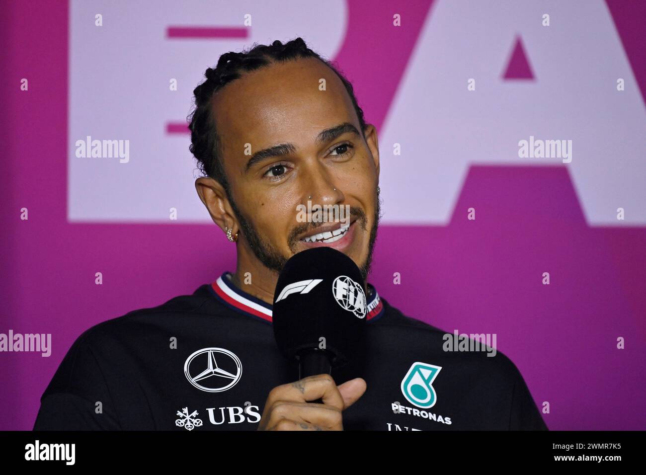 Sakhir, Bahrain. Februar 2024. BAHRAIN, Sakhir, 22. Februar: #44, Lewis HAMILTON, GBR, Mercedes AMG F1 Team am zweiten Tag der F1-Tests auf dem Bahrain International Circuit am 22. Februar 2024 in Bahrain, Formel 1-Vorsaison-Tests, Bild & Copyright Jerry ANDRE/ATP Images (ANDRE Jerry/ATP/SPP) Credit: SPP Sport Press Photo. /Alamy Live News Stockfoto