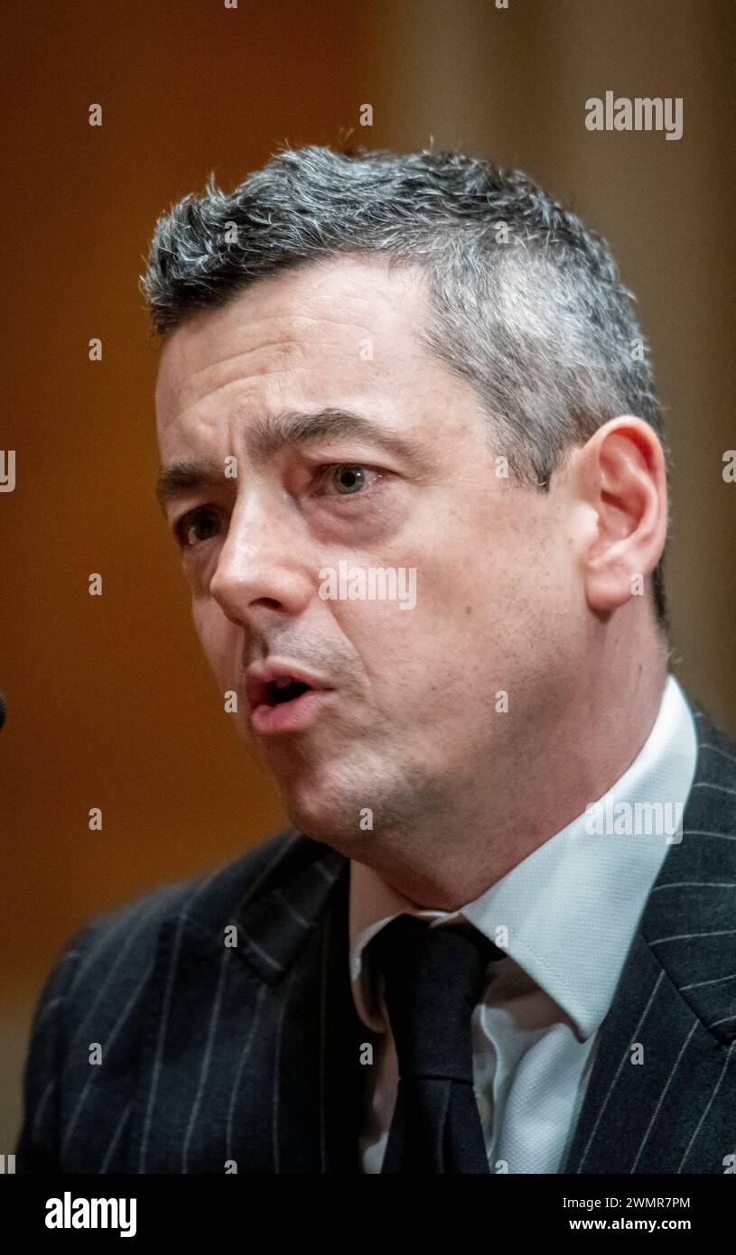 Washington, Vereinigte Staaten. Februar 2024. James Byrne, Direktor des Royal United Services Institute, erscheint am Dienstag, den 27. Februar 2024, vor einer Anhörung des Senatsausschusses für Heimatsicherheit und Regierungsangelegenheiten, um die US-Technologie zu untersuchen, die Russlands Krieg in der Ukraine anheizt. Quelle: Rod Lamkey/CNP/dpa/Alamy Live News Stockfoto