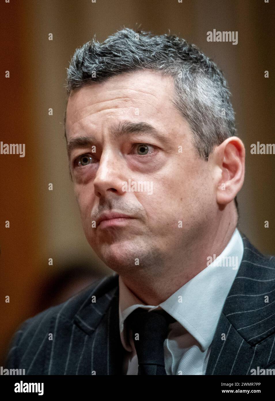 Washington, Vereinigte Staaten. Februar 2024. James Byrne, Direktor des Royal United Services Institute, erscheint am Dienstag, den 27. Februar 2024, vor einer Anhörung des Senatsausschusses für Heimatsicherheit und Regierungsangelegenheiten, um die US-Technologie zu untersuchen, die Russlands Krieg in der Ukraine anheizt. Quelle: Rod Lamkey/CNP/dpa/Alamy Live News Stockfoto