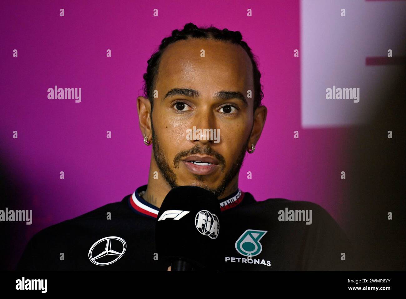 Sakhir, Bahrain. Februar 2024. BAHRAIN, Sakhir, 22. Februar: #44, Lewis HAMILTON, GBR, Mercedes AMG F1 Team am zweiten Tag der F1-Tests auf dem Bahrain International Circuit am 22. Februar 2024 in Bahrain, Formel 1-Vorsaison-Tests, Bild & Copyright Jerry ANDRE/ATP Images (ANDRE Jerry/ATP/SPP) Credit: SPP Sport Press Photo. /Alamy Live News Stockfoto