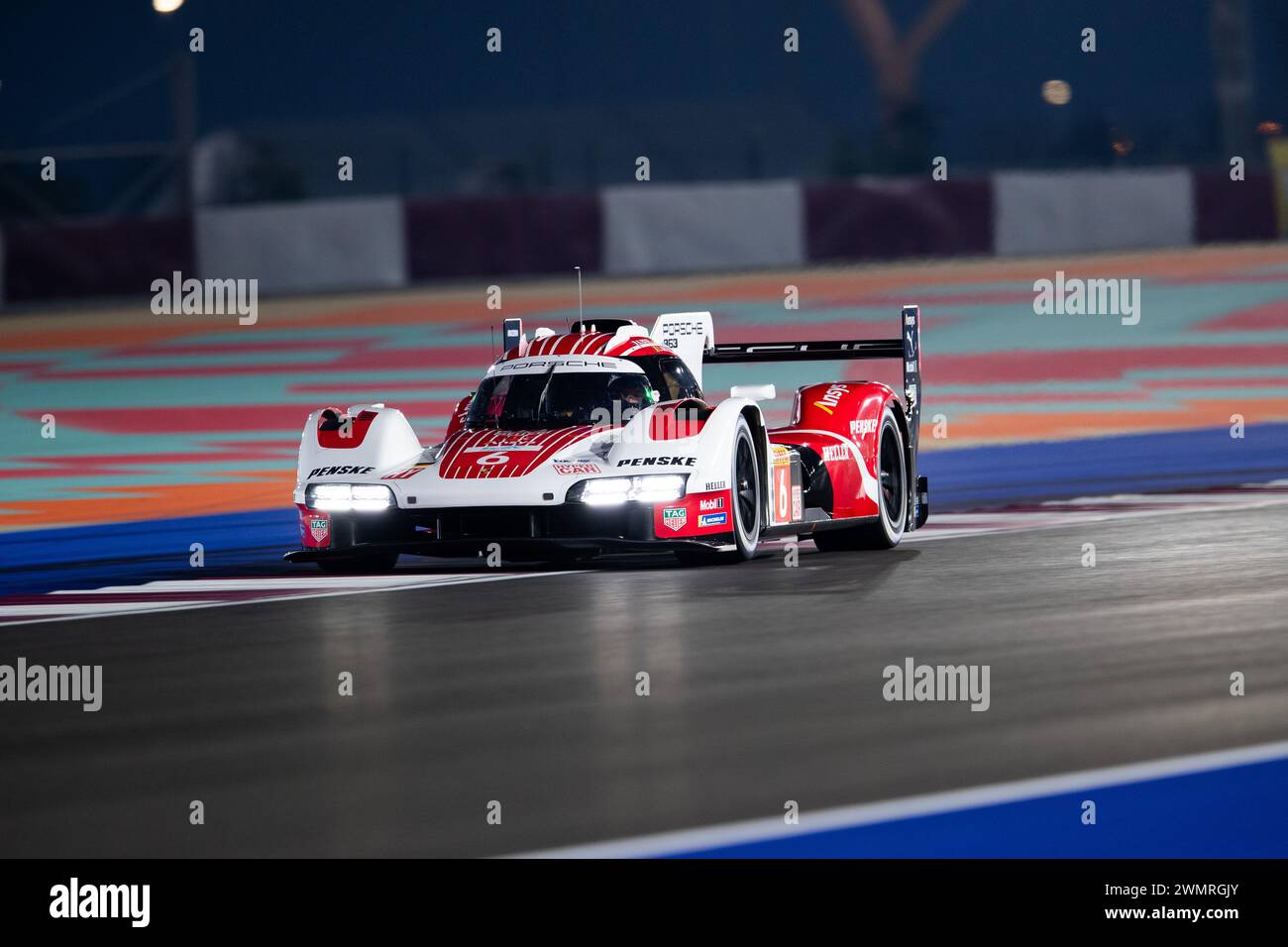 06 ESTRE Kevin (fra), LOTTERER Andre (ger), VANTHOOR Laurens (bel), Porsche Penske Motorsport, Porsche 963 #06, Aktion während des Prologs der FIA-Weltmeisterschaft 2024 vom 24. bis 26. Februar 2024 auf dem Losail International Circuit in Lusail, Katar Stockfoto