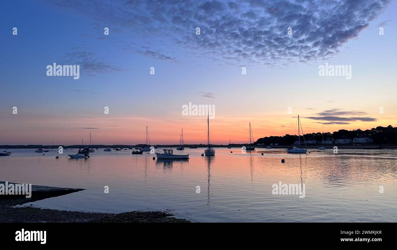Sonnenaufgang in Suffolk - ein ruhiger Start in den Tag bei Felixstowe Ferry Stockfoto
