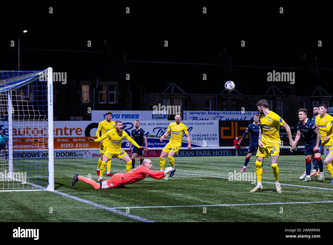 Kirkcaldy, Schottland. 27. Februar 2024. Jamie MacDonald (GK 30 - Greenock Morton) pariert ein Kreuz vom Tor weg Credit: Raymond Davies / Alamy Live News Stockfoto