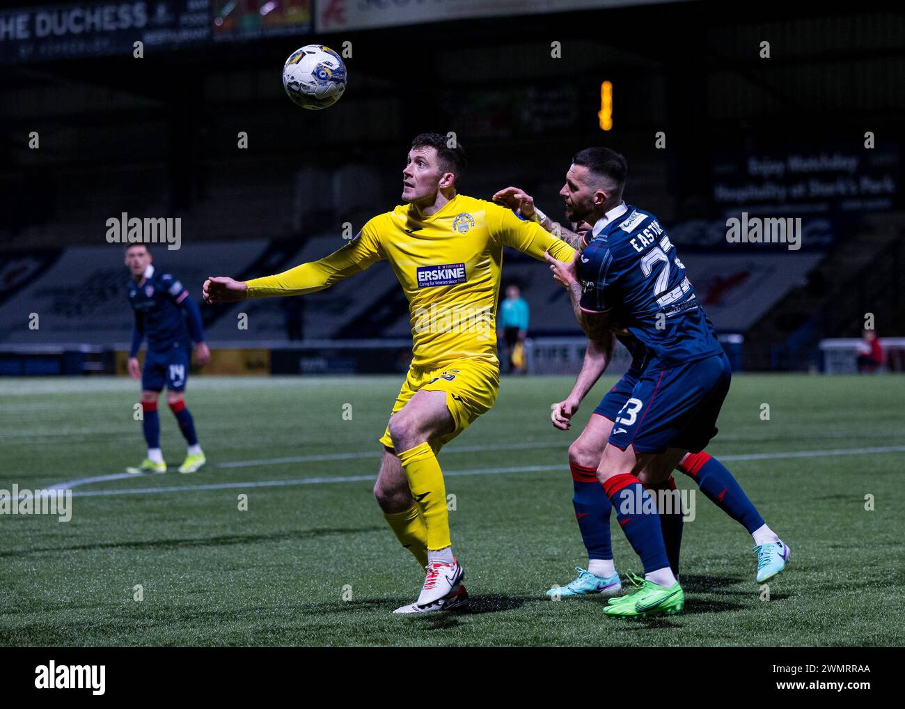 Kirkcaldy, Schottland. 27. Februar 2024. Jack Baird (5 – Greenock Morton) will den Ball in der Box abwerfen. Credit: Raymond Davies / Alamy Live News Stockfoto