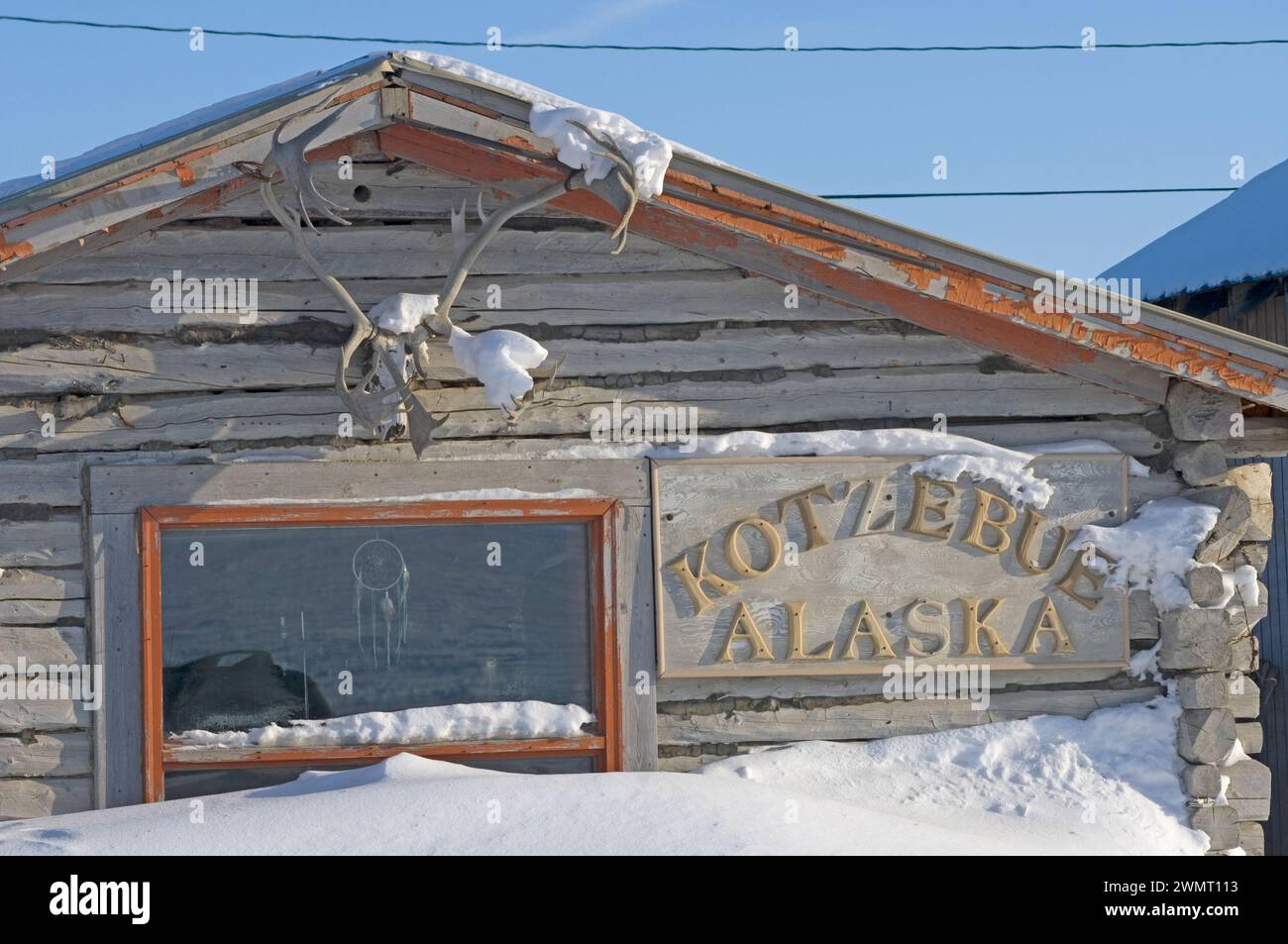 Olld Blockhütte Souvenirladen im Dorf Kotzebue im Nordwesten der Arktis Alaska Stockfoto