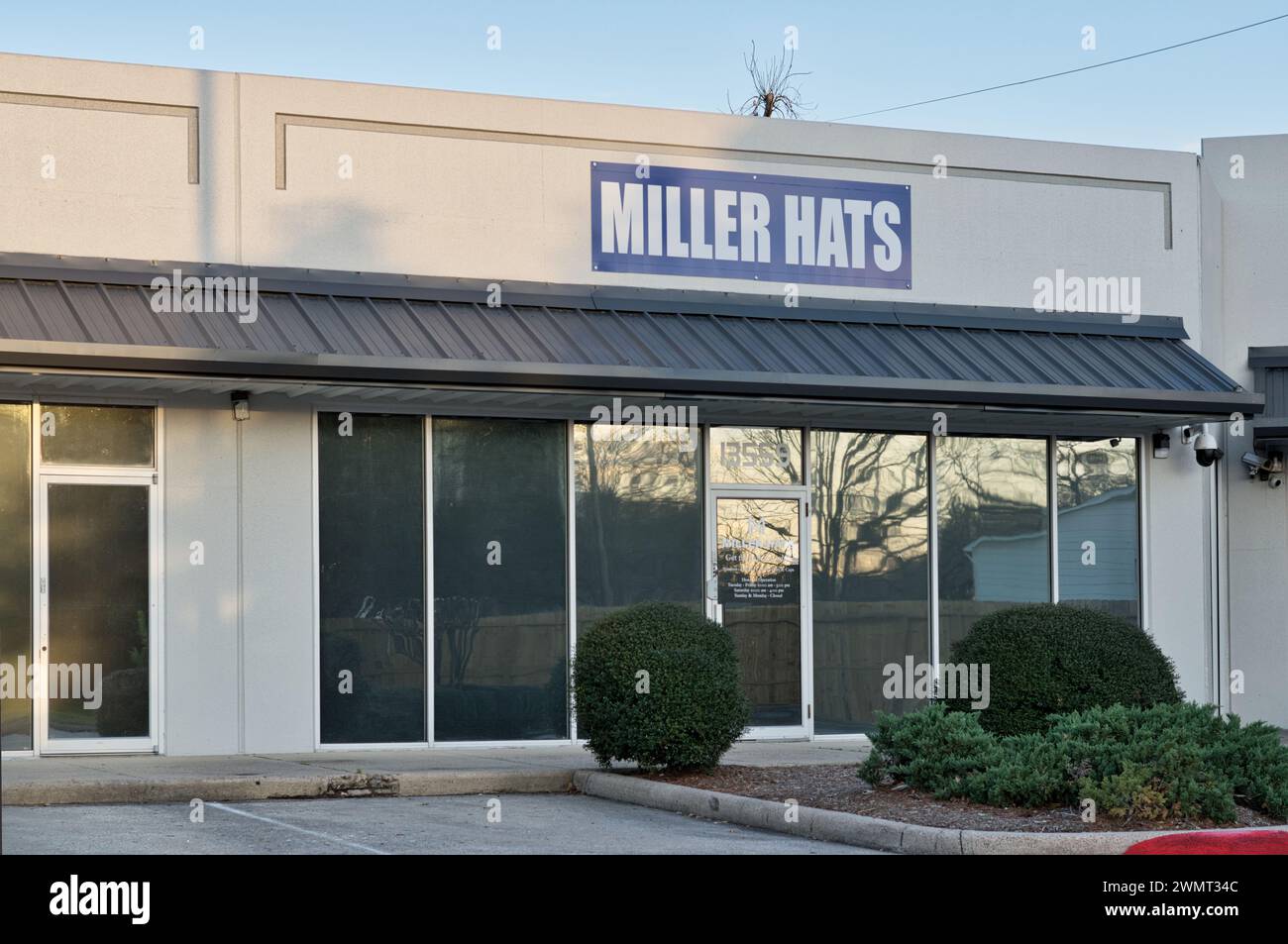 Houston, Texas USA 02-18-2024: Außenansicht des Unternehmens Miller Hats in Houston, Texas. Örtliches Modegeschäft für Kopfbedeckungen. Stockfoto